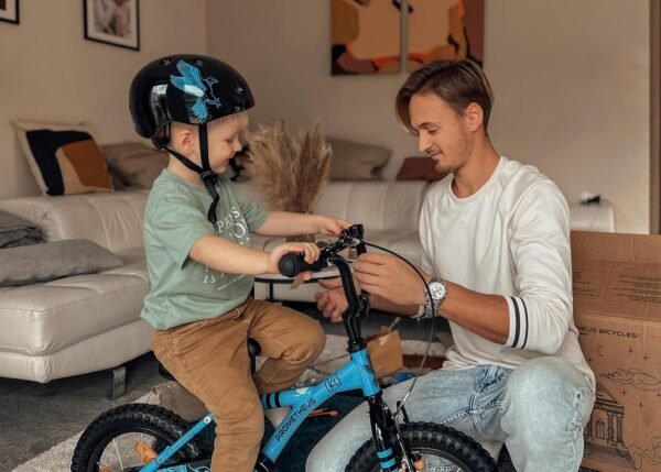 Leichtes 12 Zoll Kinderfahrrad von PROMETHEUS BICYCLES mit Rücktrittbremse und Stützrädern für sichere Fahranfänger